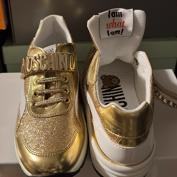 Glitter gold logo sneakers size EU 34 in girls. Brand new/ small spot of heel . - Picture 2 of 5